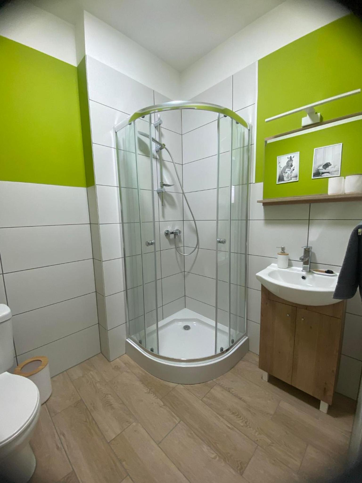 Single Room with Private Bathroom photo 2