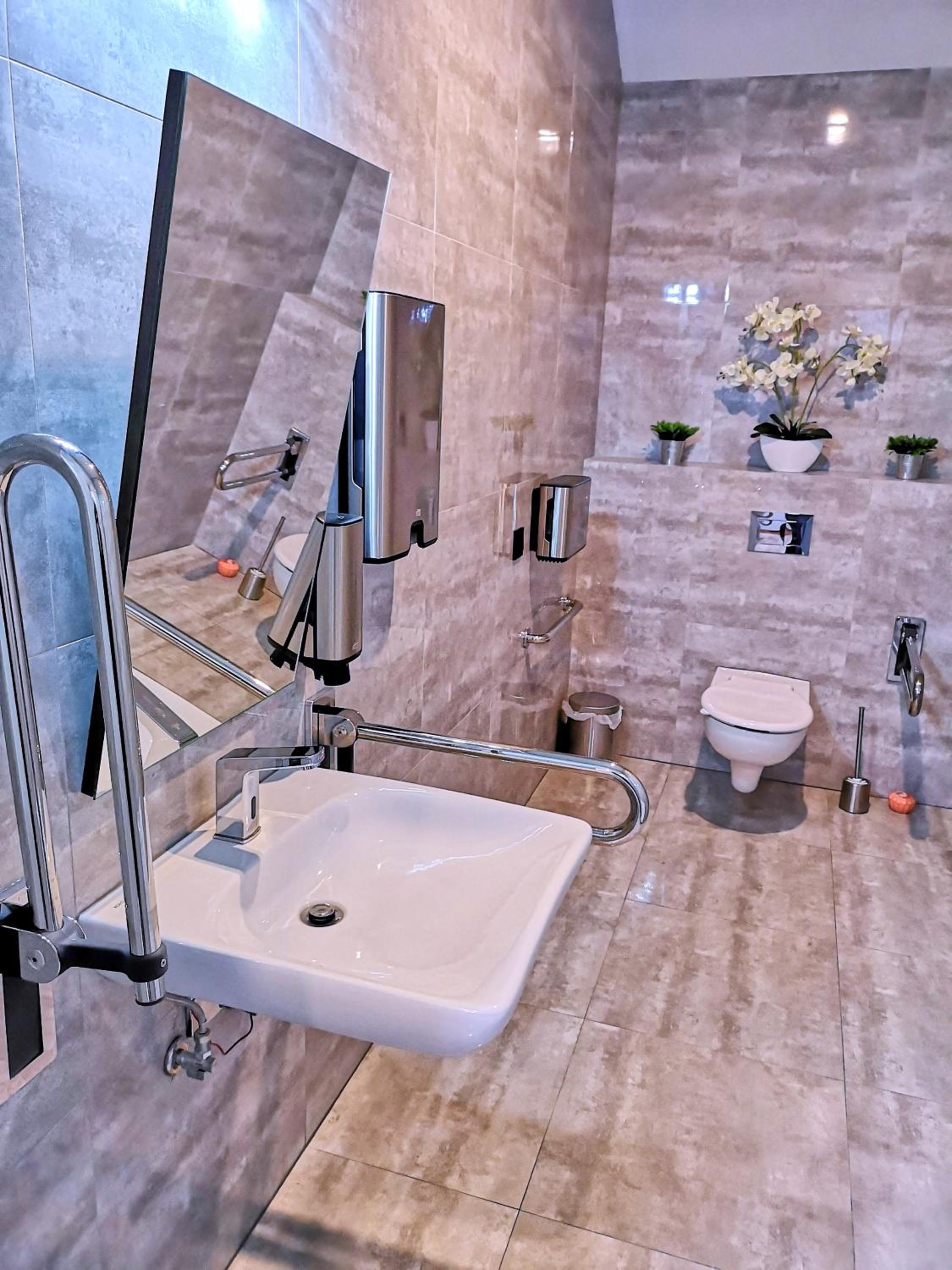 Double Room - Disability Access photo 2
