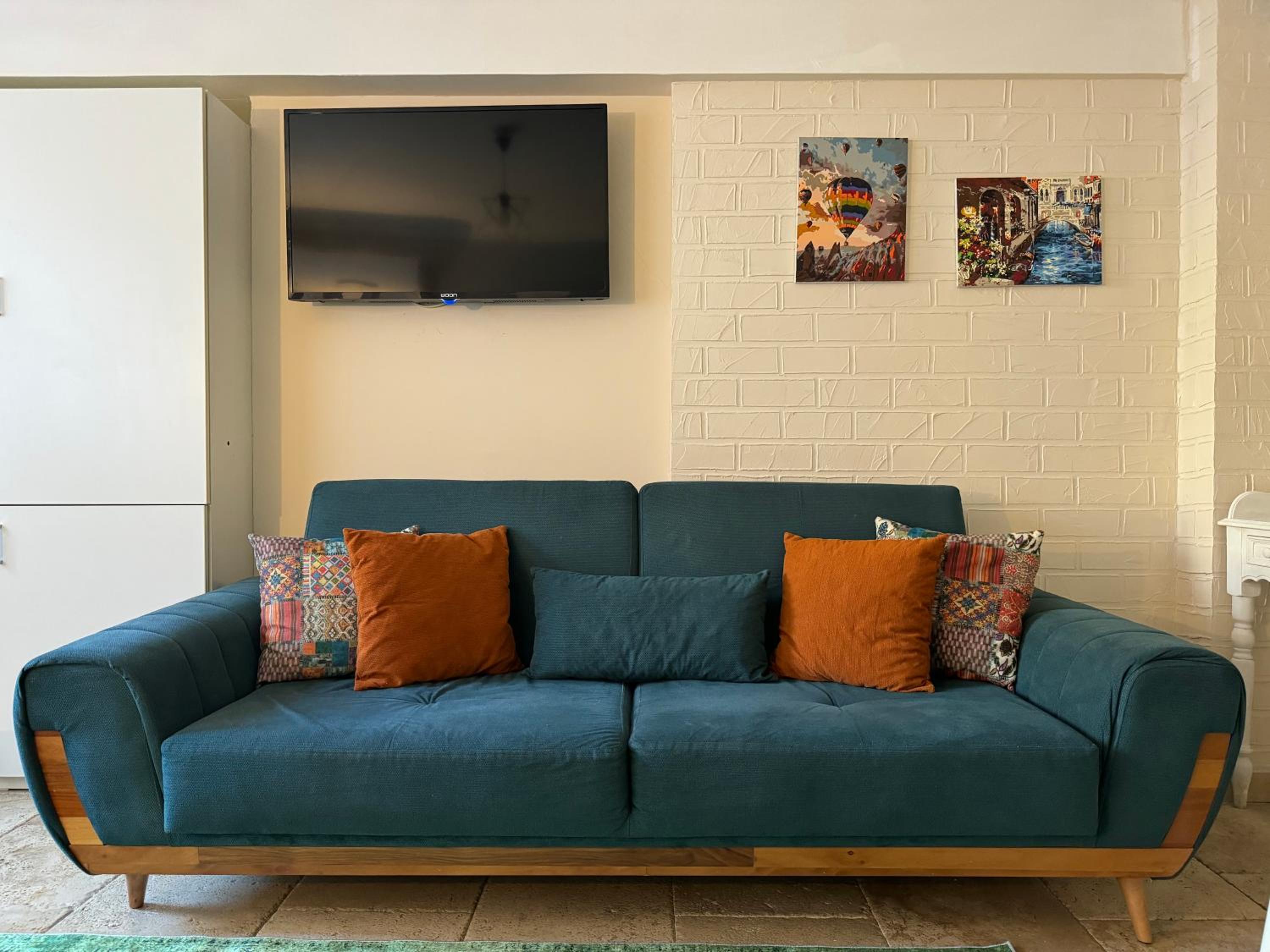 One-Bedroom Apartment photo 2