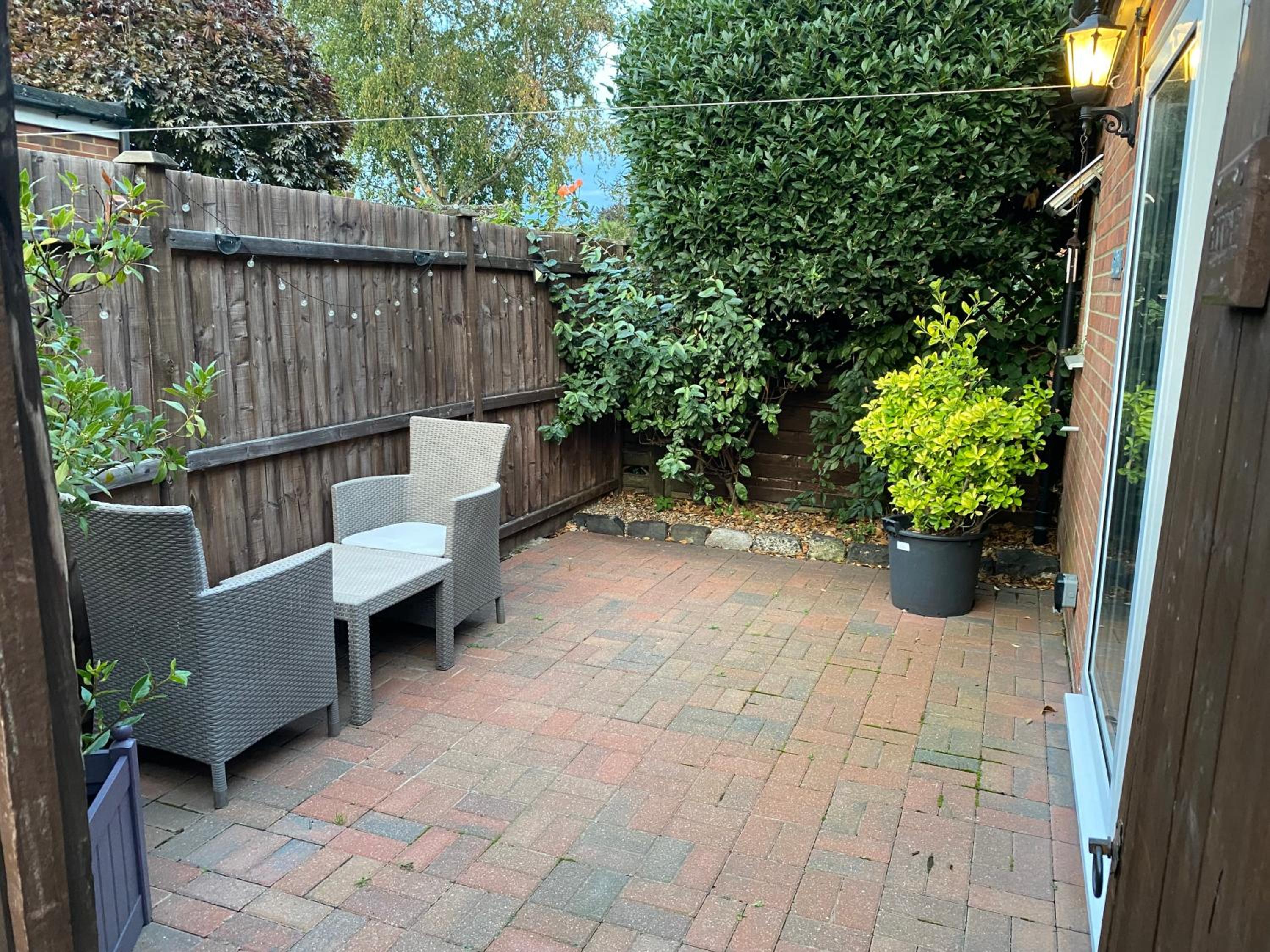 Self Contained private Annexe/ENSUITE with Garden photo 3