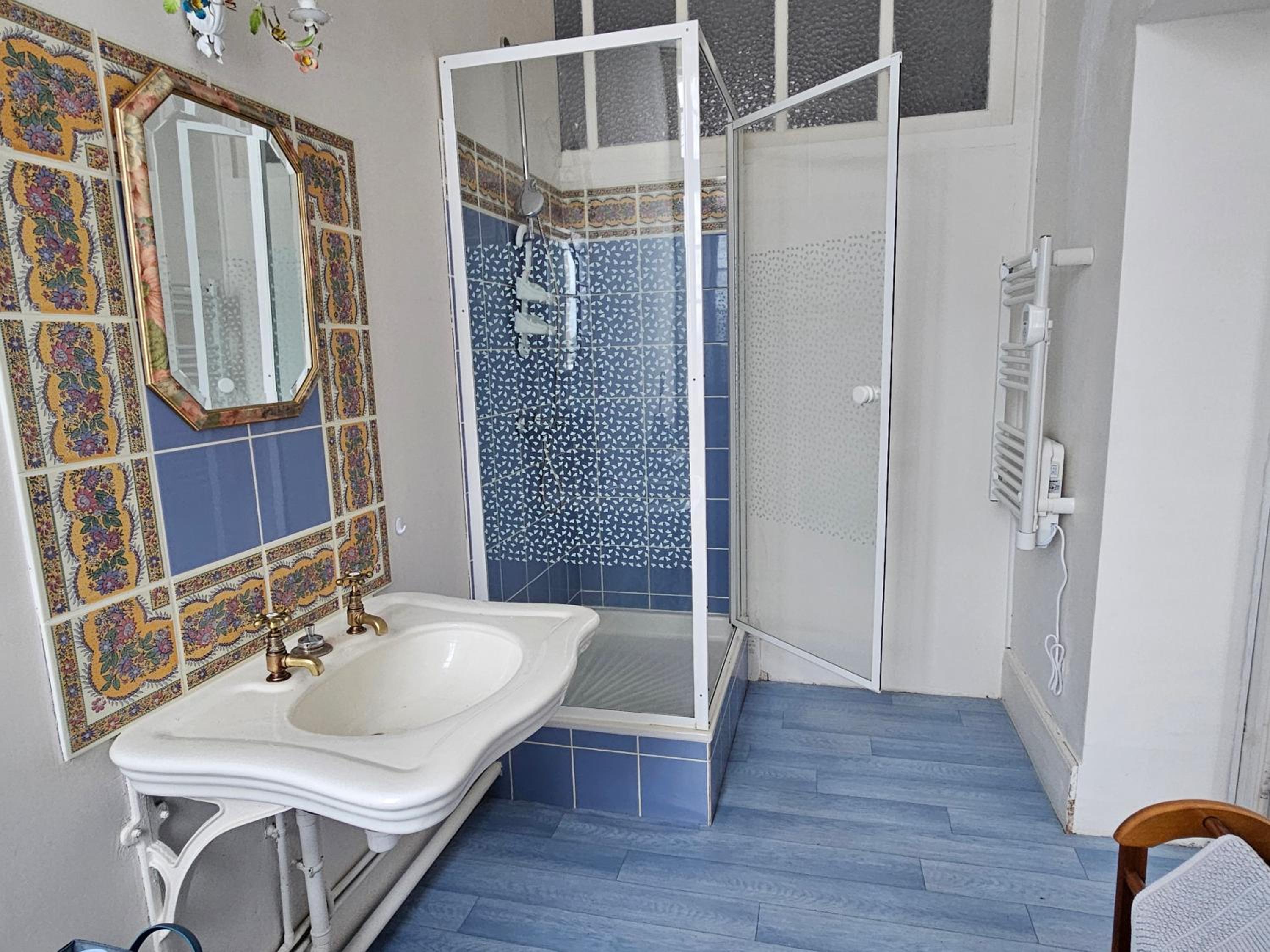 Double or Twin Room - Photo 5