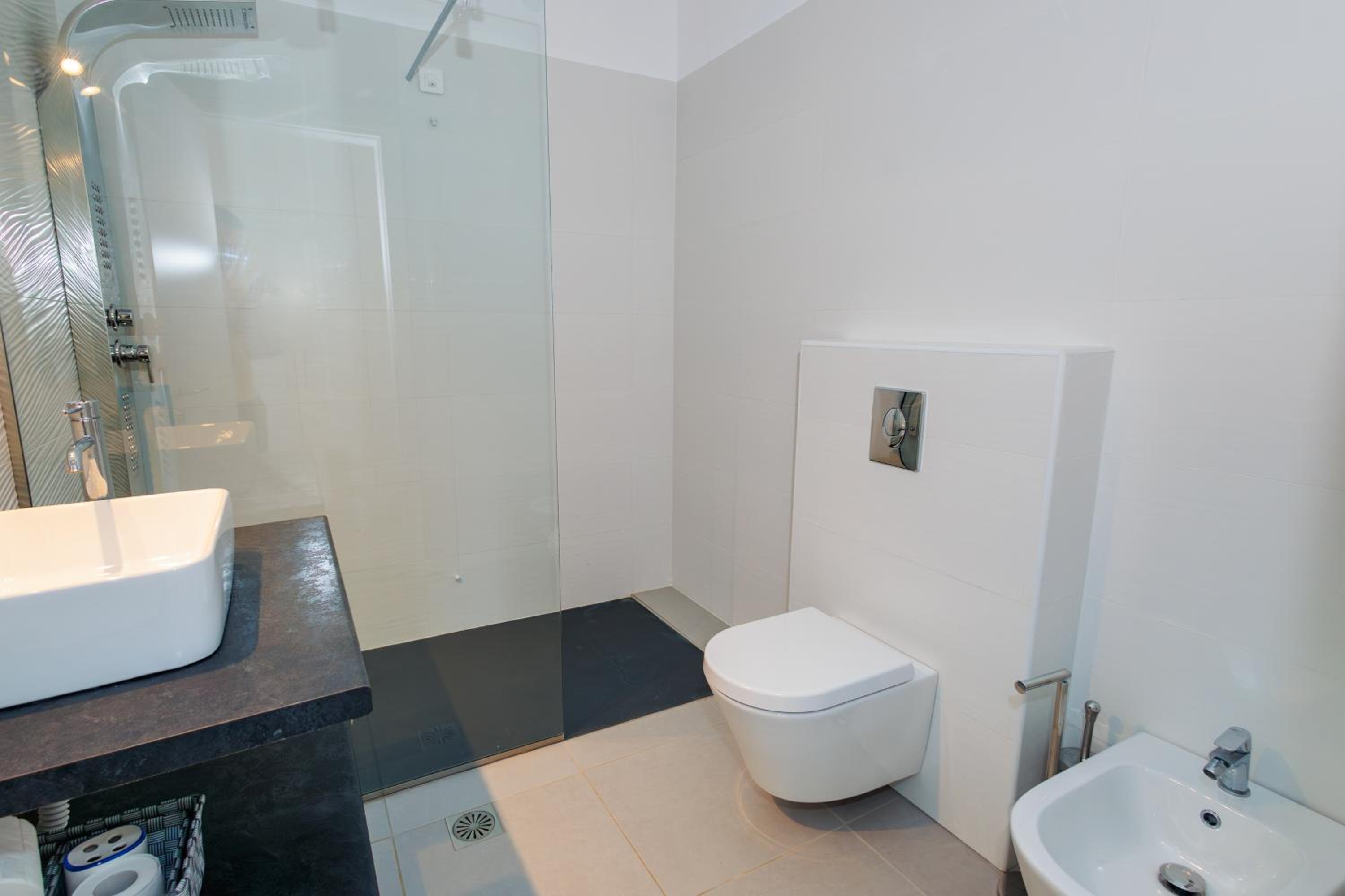 Apartment with Sea View - Photo 7