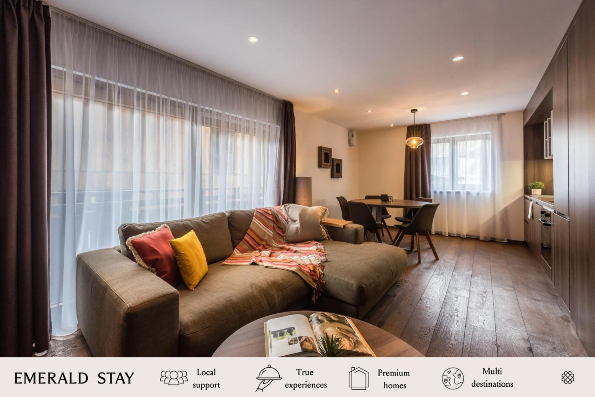 Deluxe Two-Bedroom Apartment with 2 Bathrooms (Catalpa)