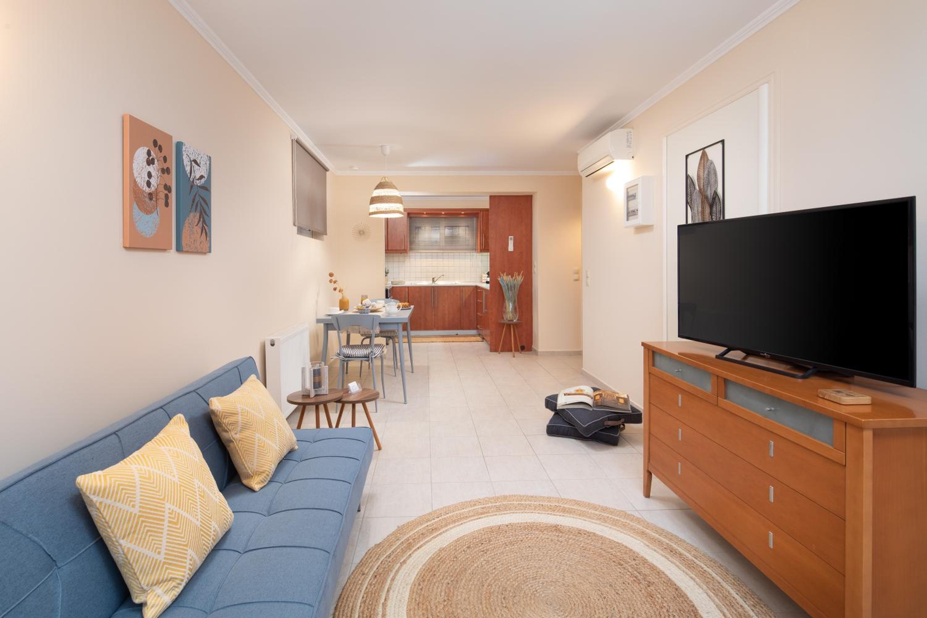 One-Bedroom Apartment - Photo 2