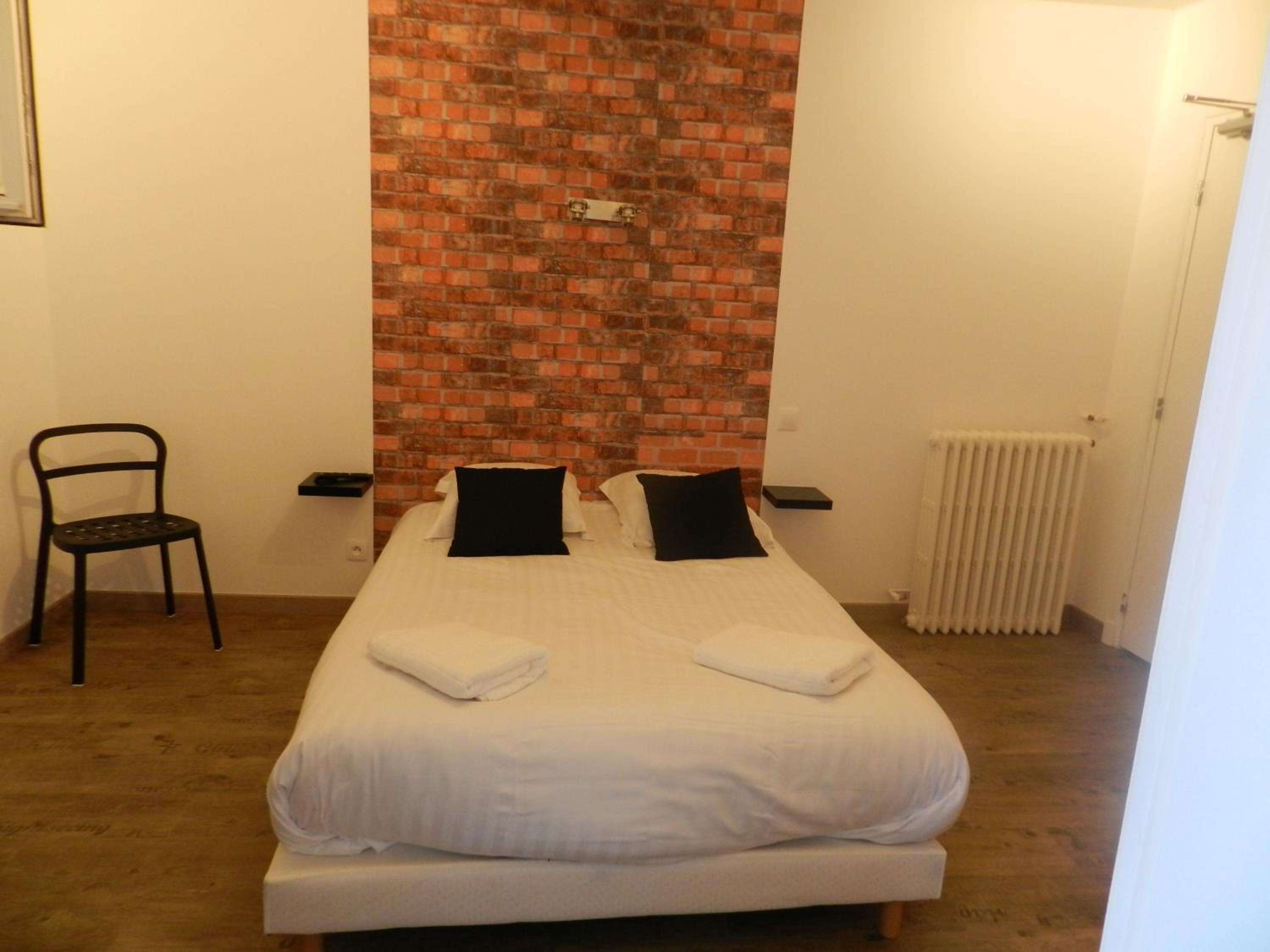 Deluxe Double Room (2 Adults + 1 Child)