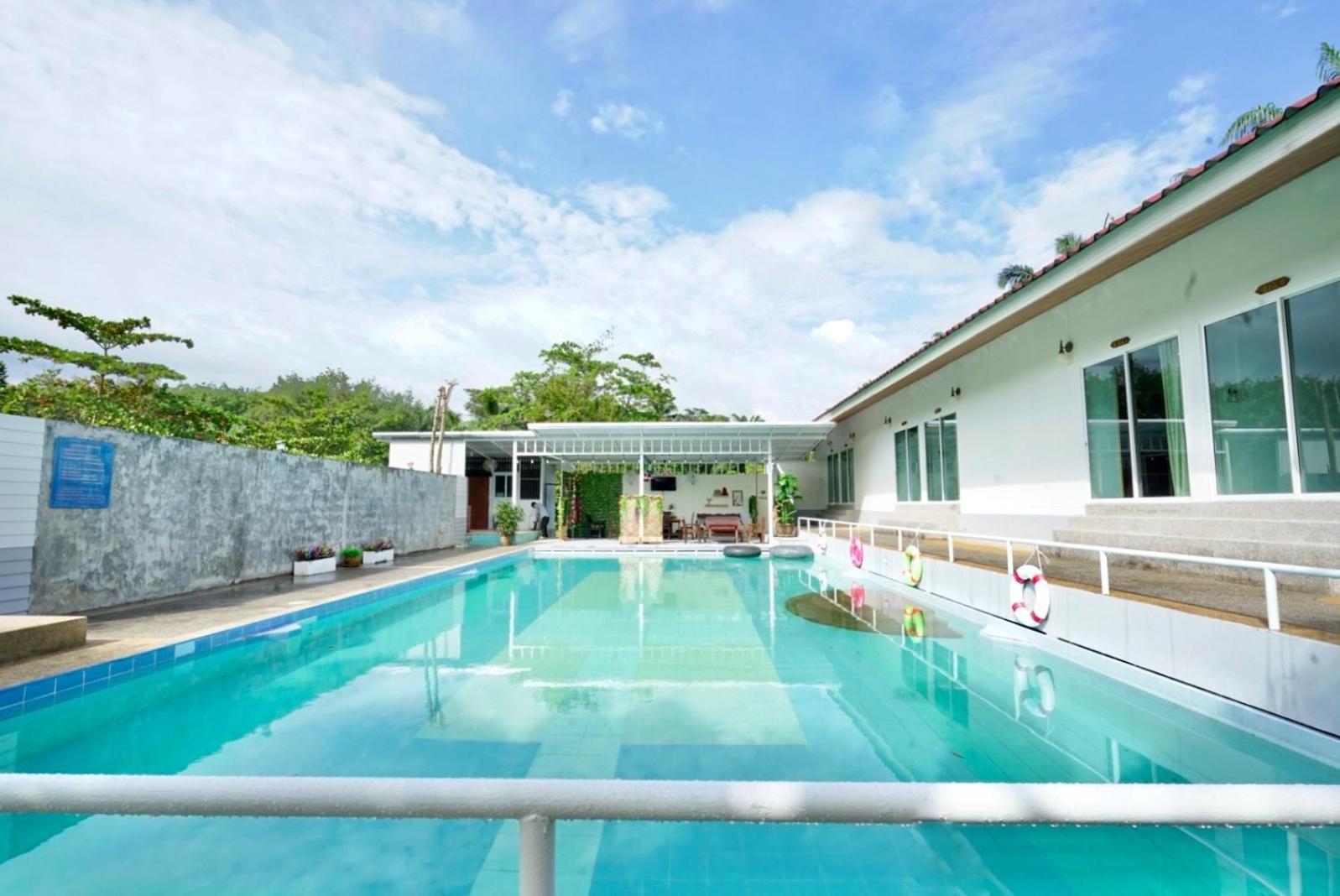 Twin Room with Pool View