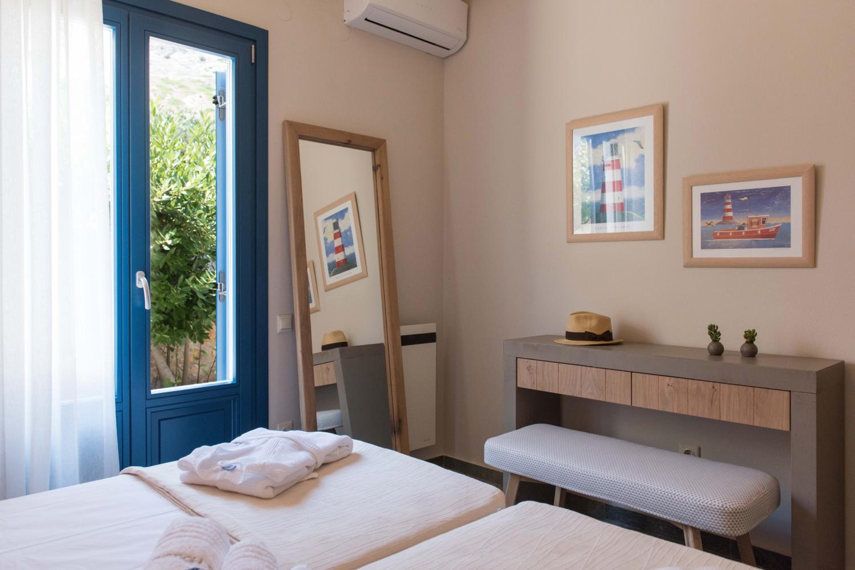  Friends & Family Suite with Sea View - Photo 9