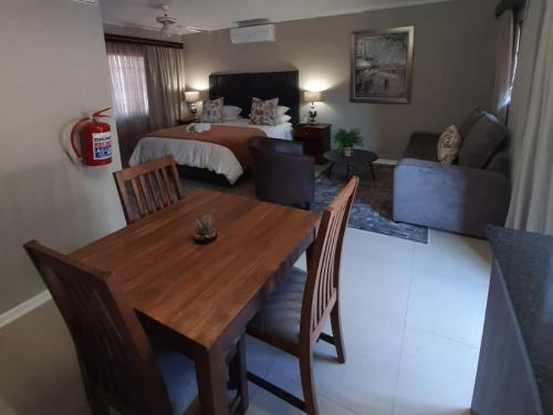 Traditional Suite - Photo 1