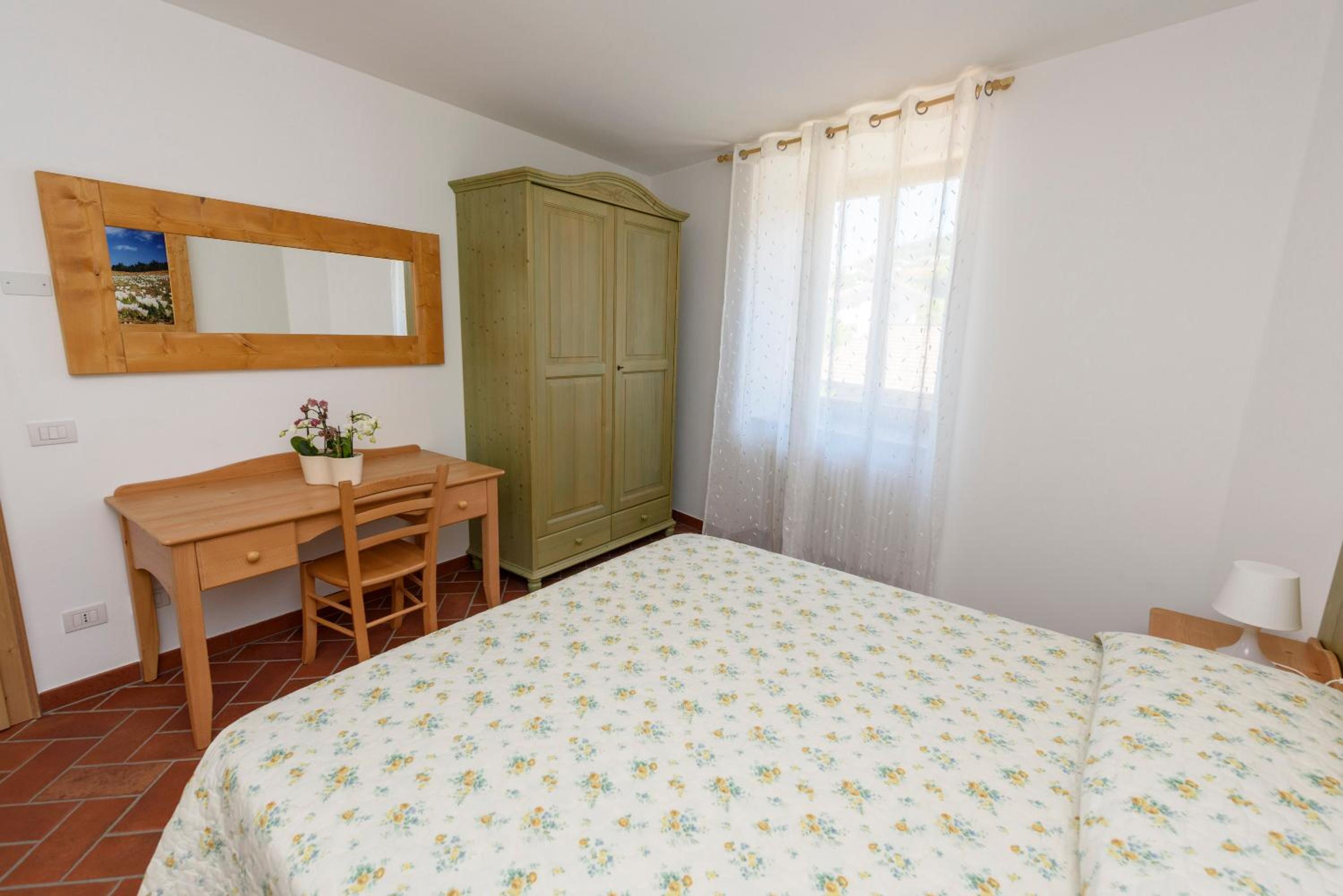 One-Bedroom Apartment - Photo 3