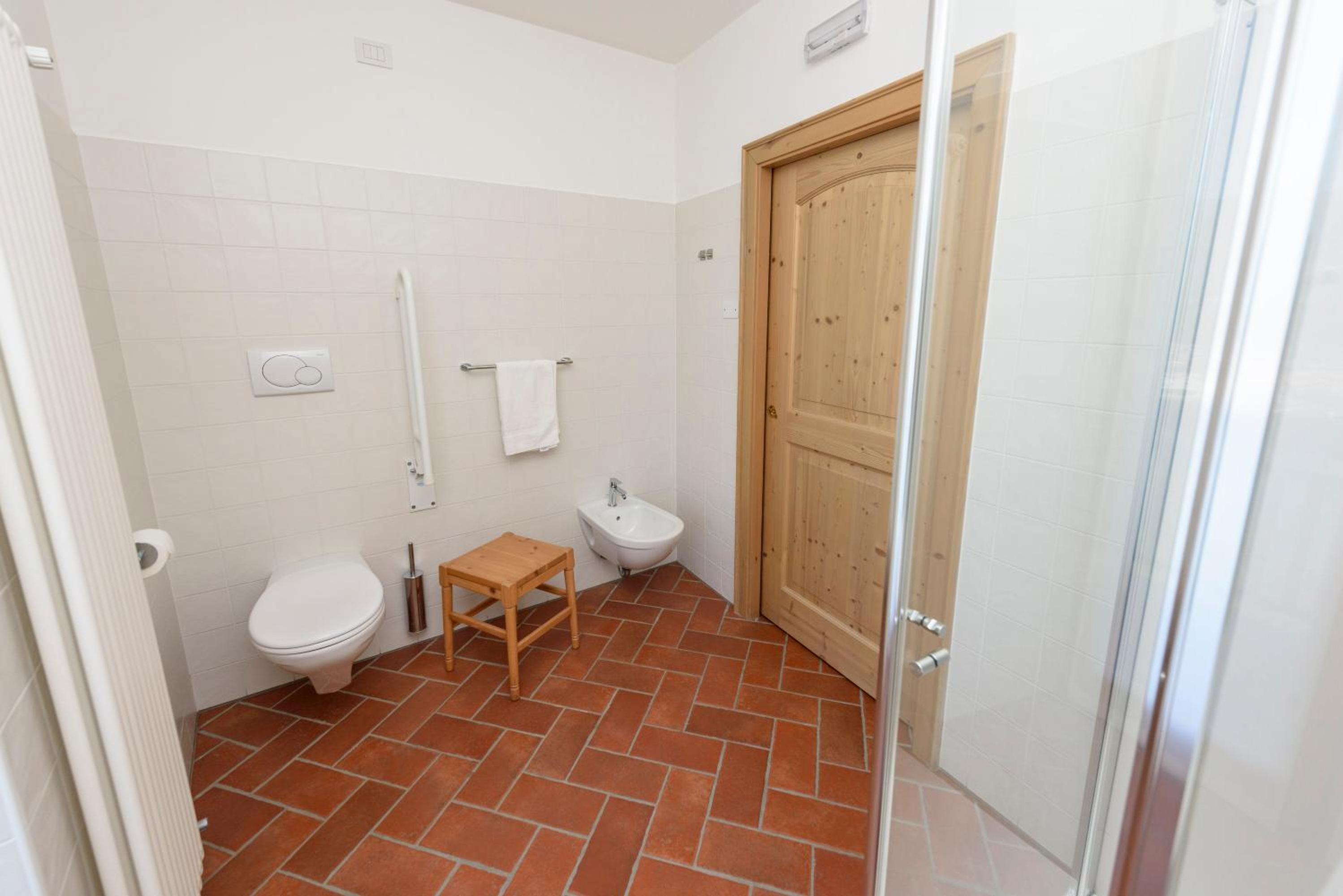 Double or Twin Room - Photo 13