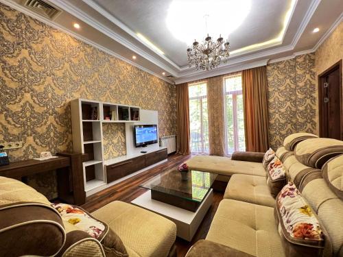 King Suite with Balcony photo 3