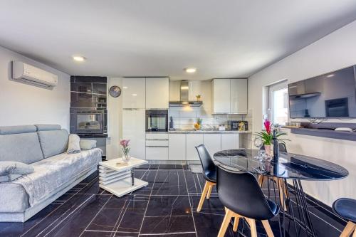 Holiday Home - Photo 12