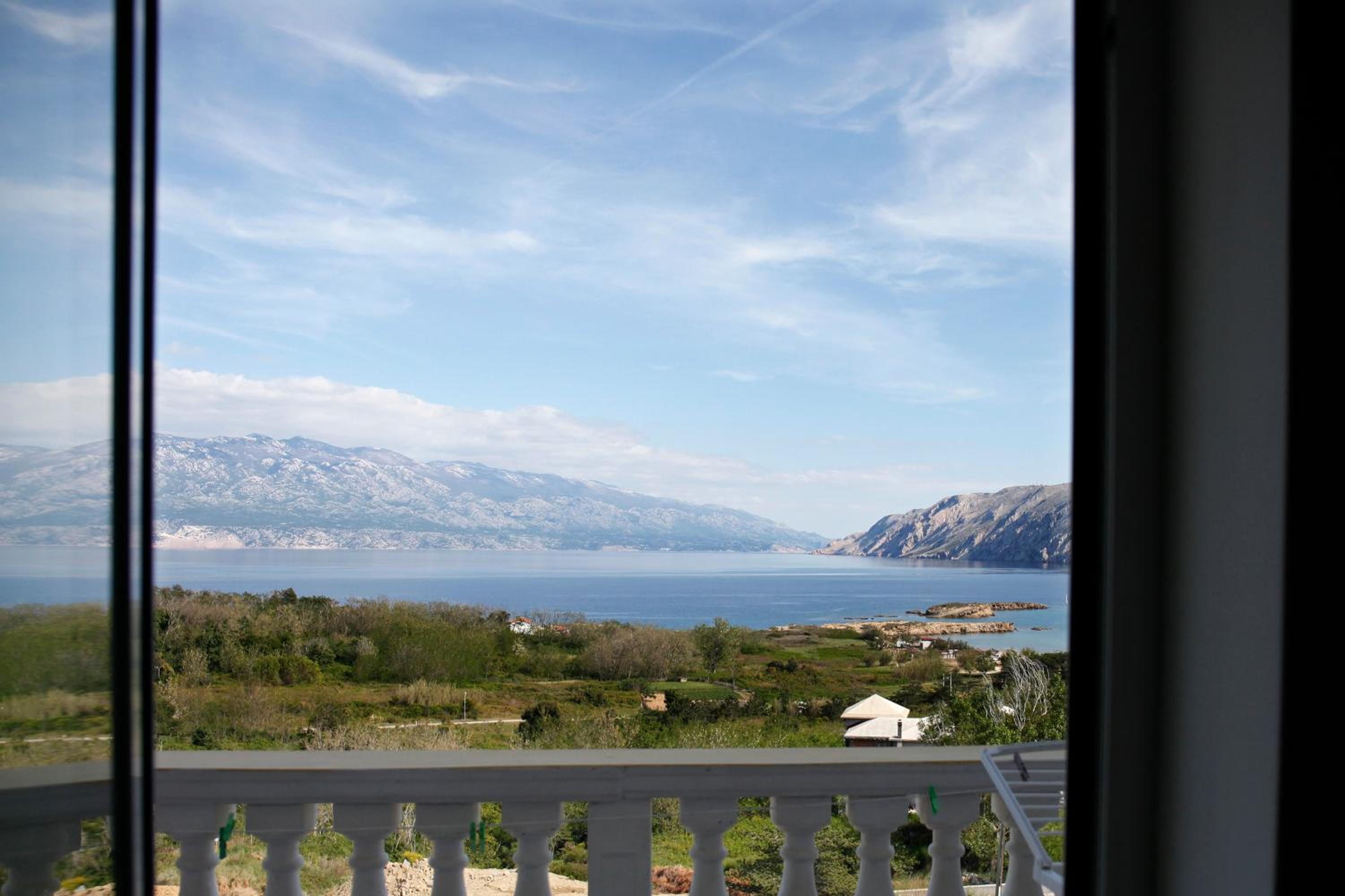 Studio Apartment with Sea View