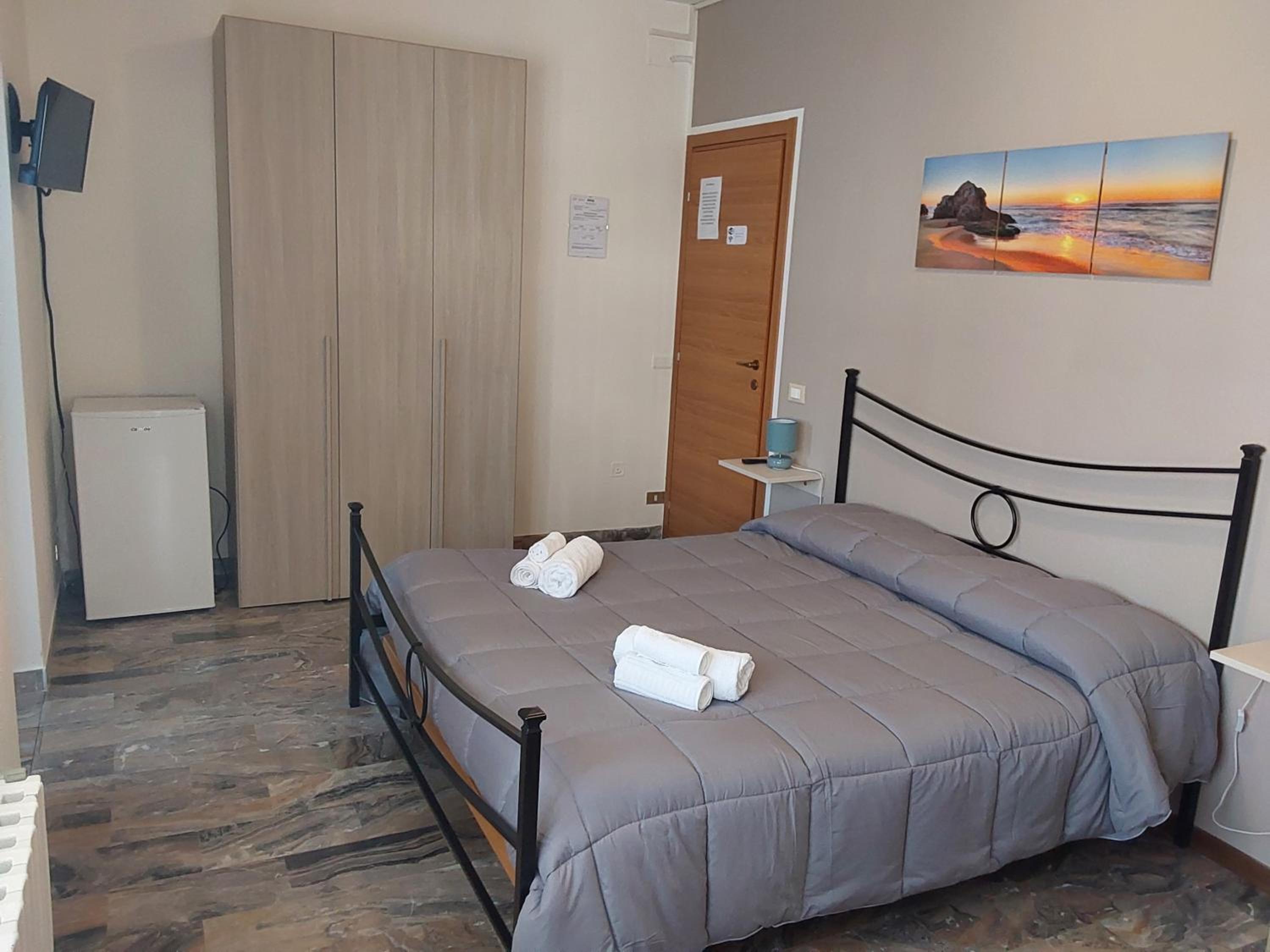 Double or Twin Room with Private Bathroom photo 2