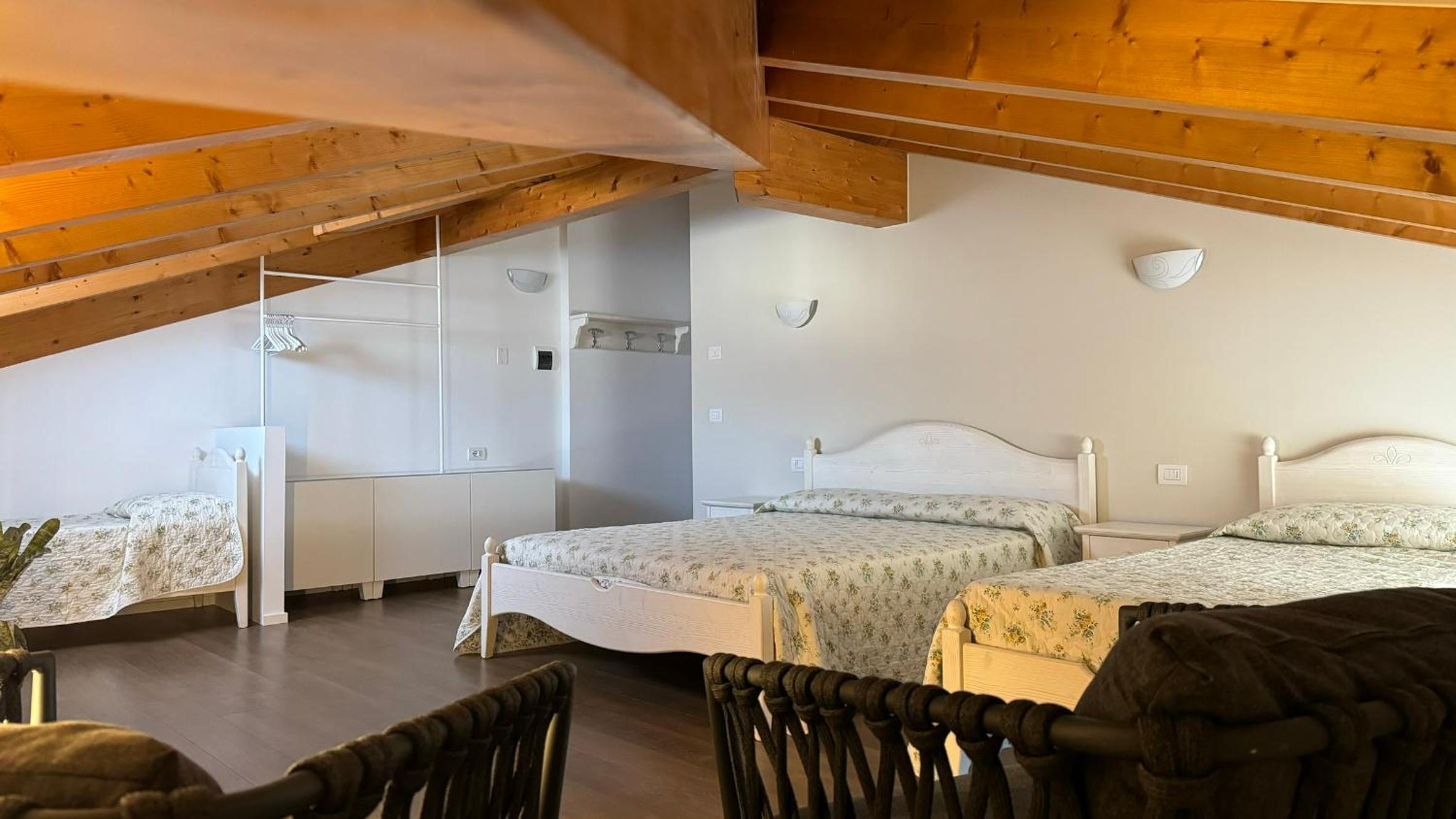 Quadruple Room - Photo 2