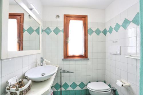 Deluxe Suite with Sea View photo 2