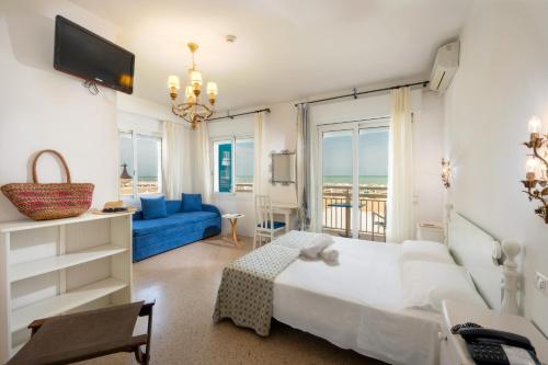 Deluxe Double Room with Balcony and Sea View