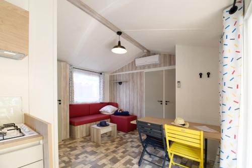 Mobile Home photo 3