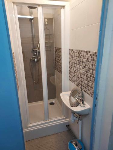 Standard Double Room with Shared Bathroom photo 2