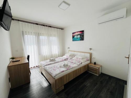 Double Room with Balcony - Photo 1