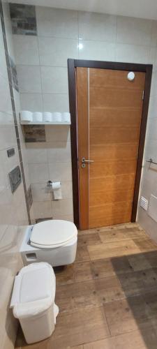 Triple Room with Shared Bathroom - Photo 3