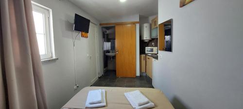 Double or Twin Room with Private Bathroom - Photo 5