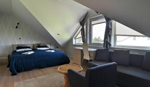 Family Room with Private Bathroom - Photo 2