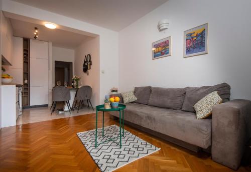 One-Bedroom Apartment - Photo 12