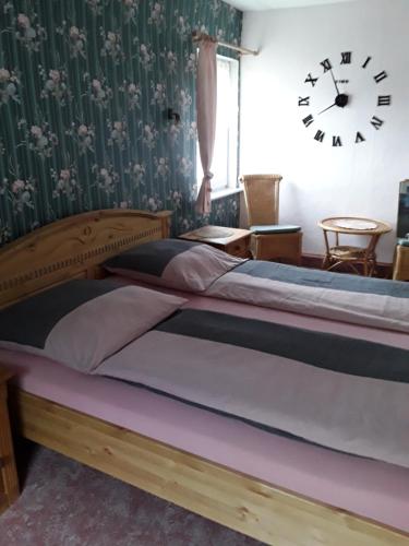 Large Double Room - Photo 1