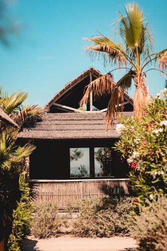 Garden Tiki Hutte Premium - Two-Bedroom Bungalow (4 Adults + 2 Children) photo 2
