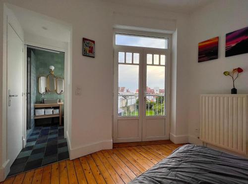 Double Room with Private Bathroom - Photo 15