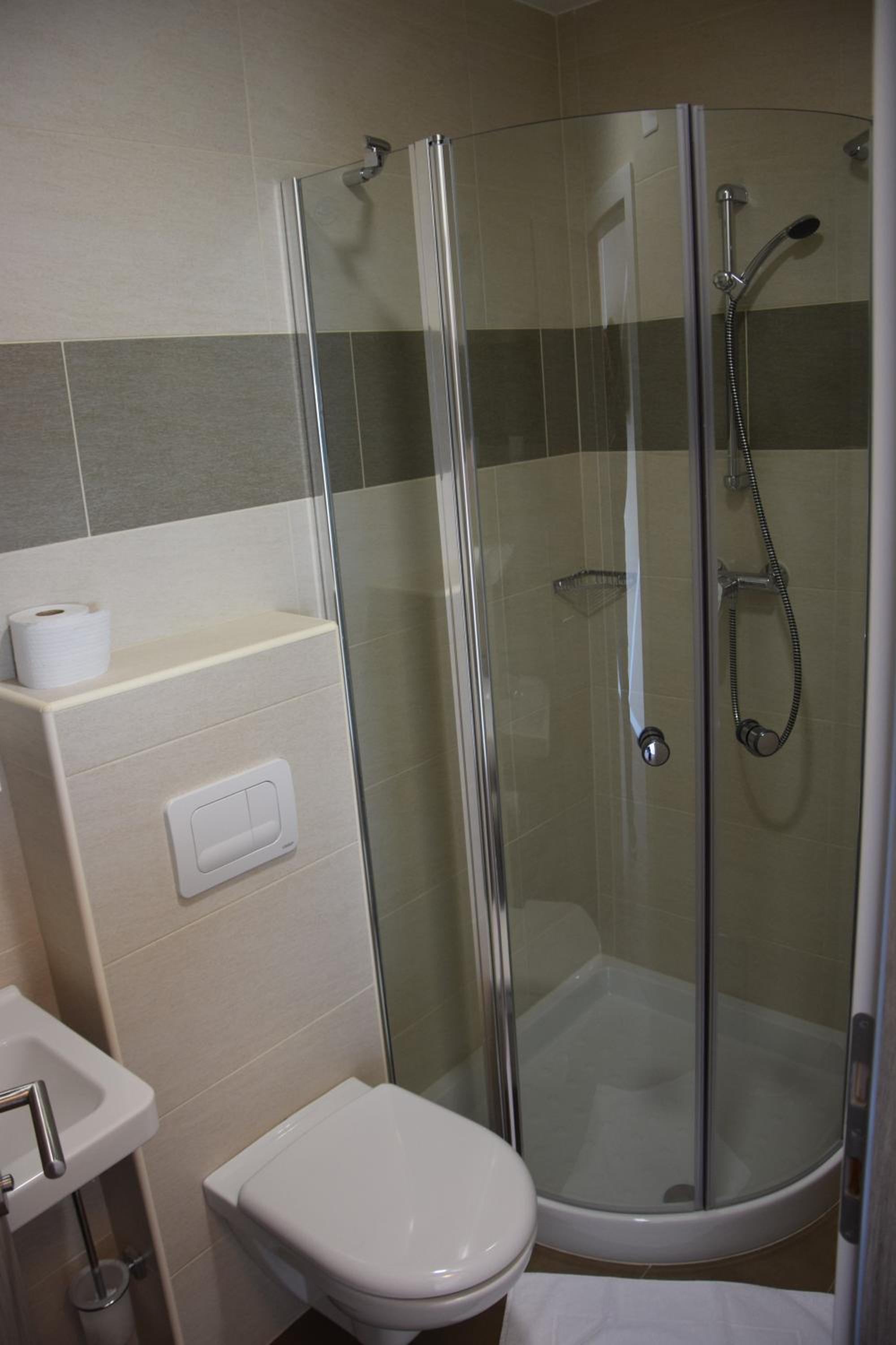 Single Room with Private Bathroom photo 3