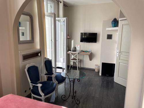 Deluxe Suite with Sea View photo 2