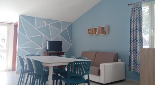 Three-Bedroom Apartment photo 2