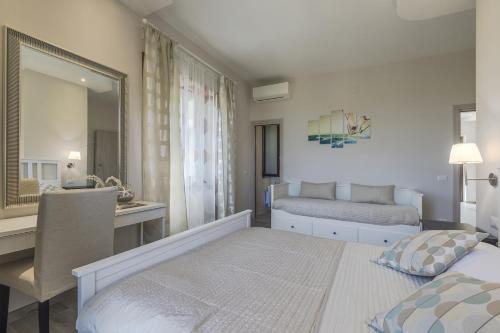 Superior Triple Room with Sea View photo 3