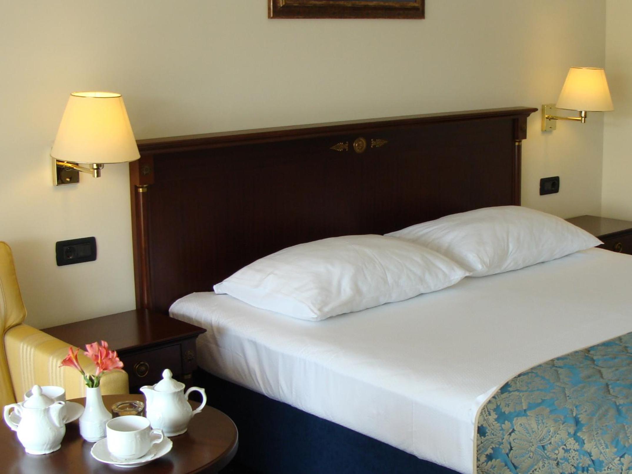 Standard Double Room with Balcony and Park View