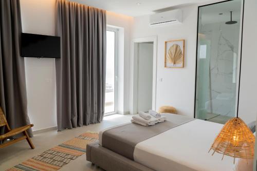 Deluxe Double Room (2 Adults + 1 Child)