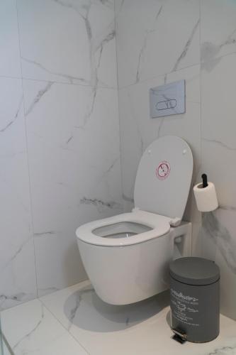 Deluxe Double Room (2 Adults + 1 Child)