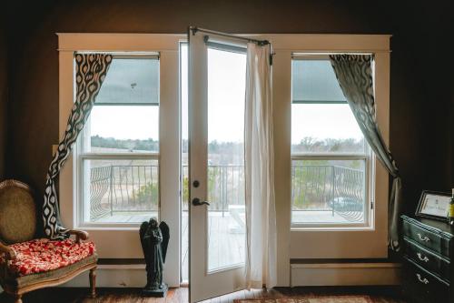 Queen Room with Balcony photo 1