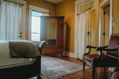 King Room with Balcony photo 1