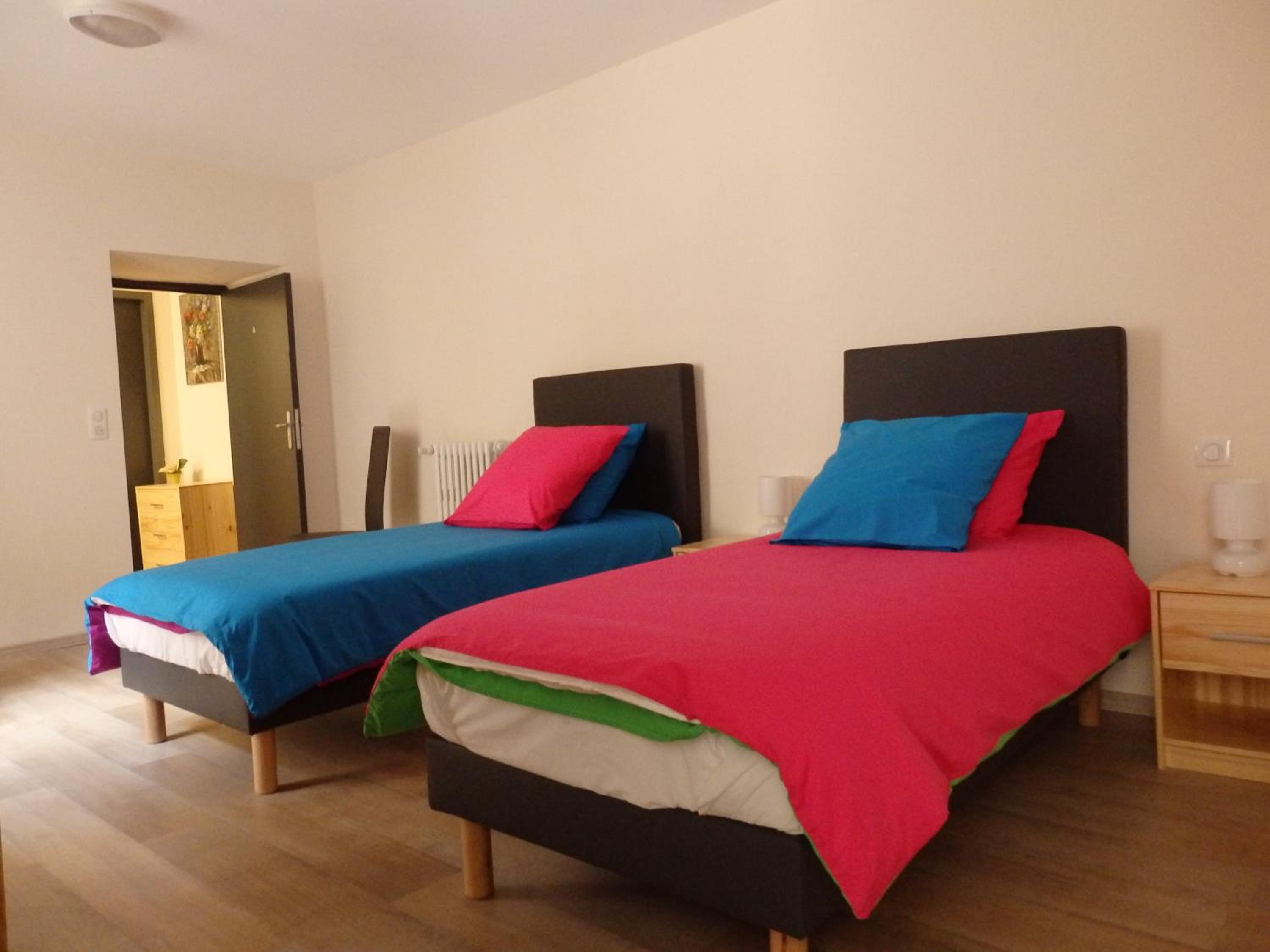 Twin Room with Private Bathroom photo 3