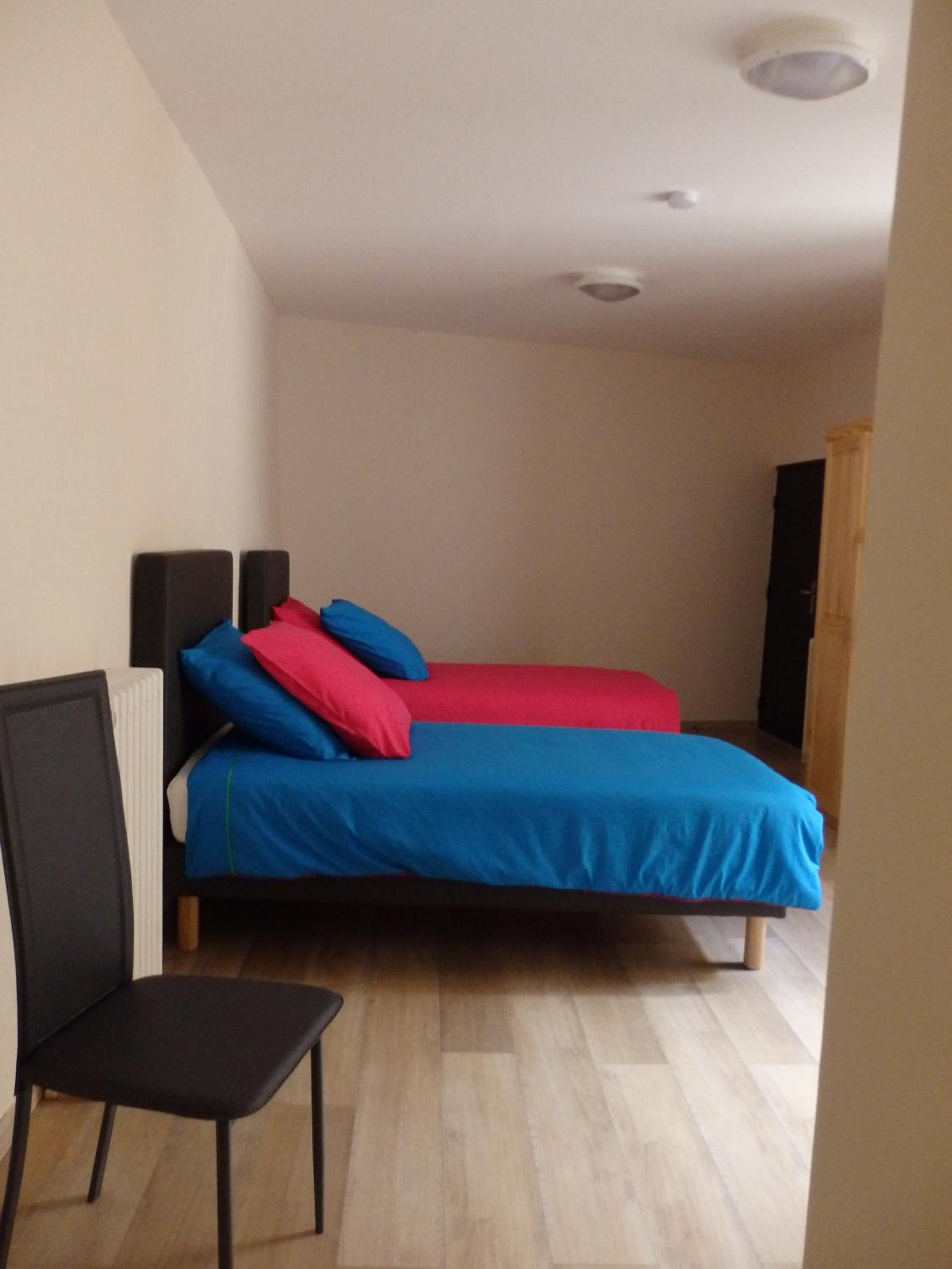 Twin Room with Private Bathroom photo 2