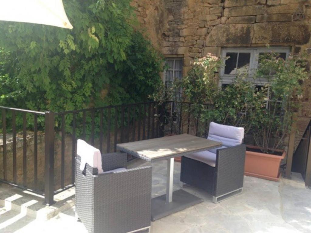 Apartment with Terrace - Photo 1