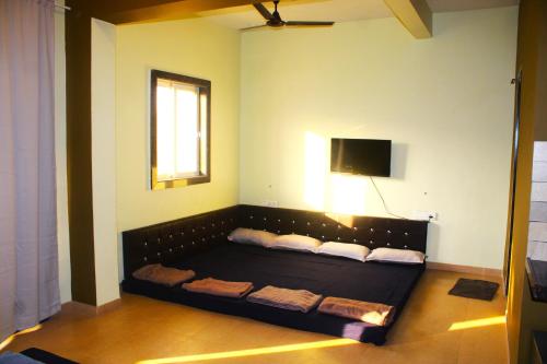 6-Bed Mixed Dormitory Room