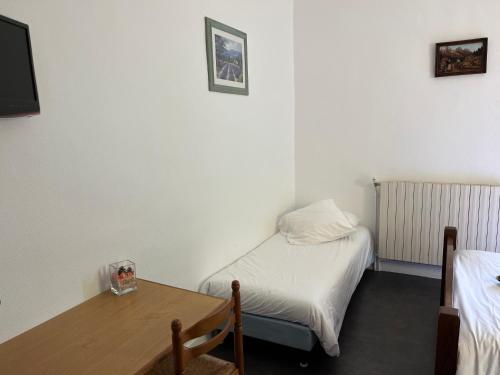 Large Double Room - Photo 2