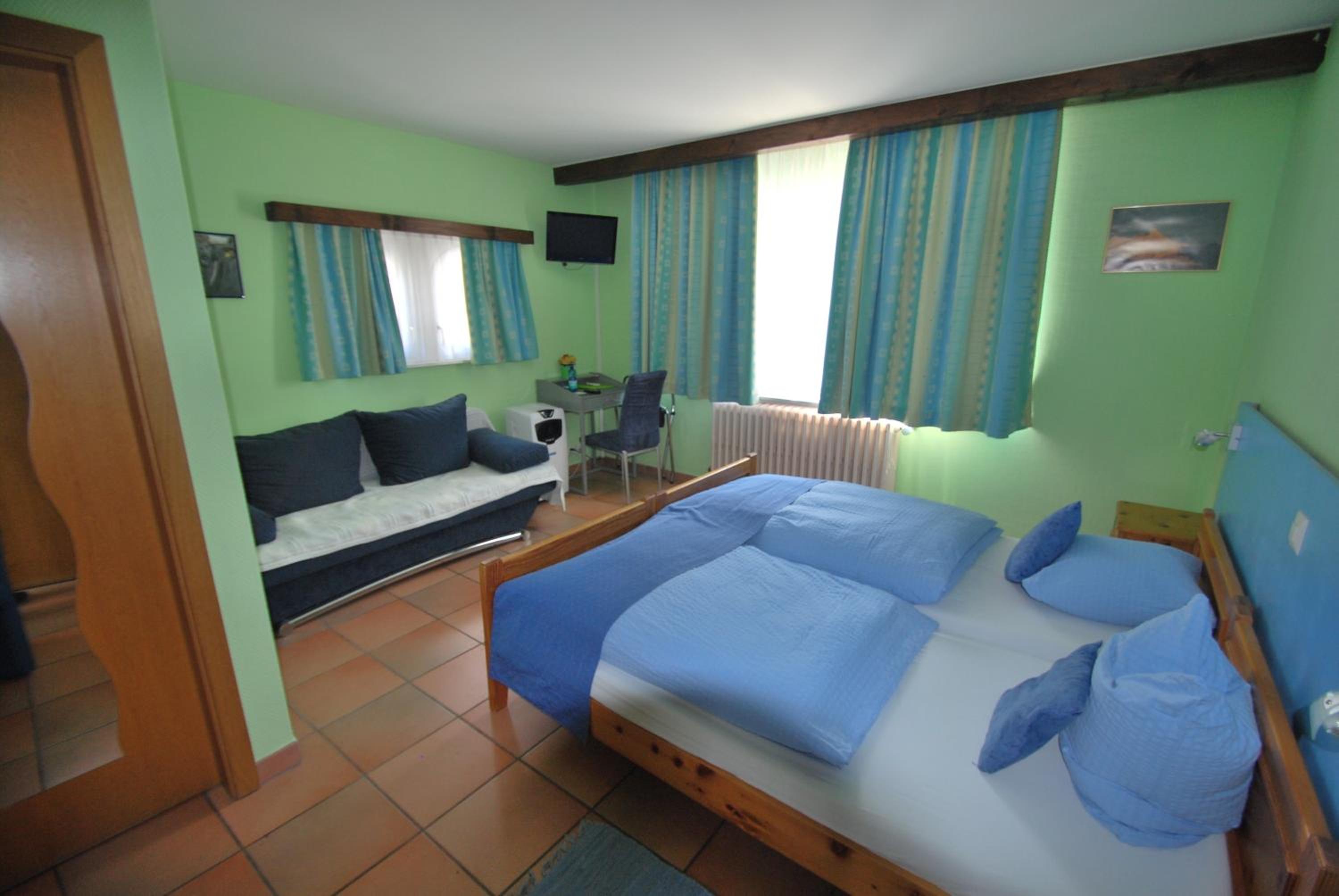 Twin Room with Shower