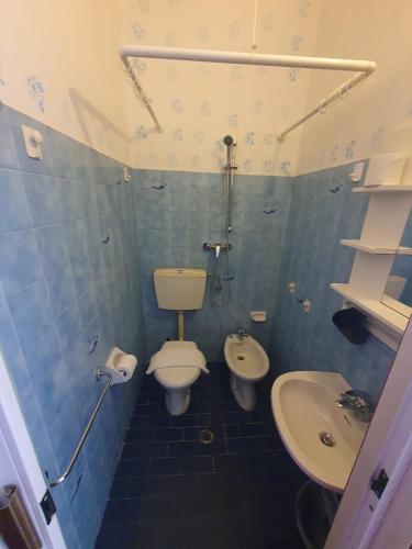 Economy Triple Room