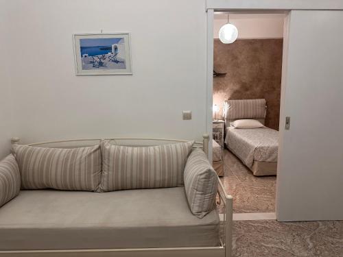 One-Bedroom Apartment - Photo 4
