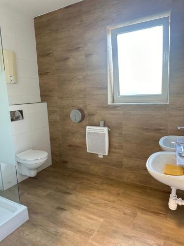 Triple Room with Private Bathroom photo 2