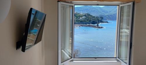 Single Room with Sea View (1 Adult) photo 2